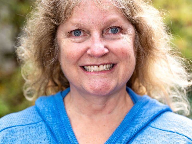 Lesley Menhart